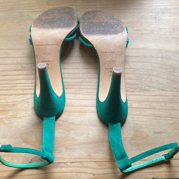 Banana Republic Martinique Green Suede Leaf Detail Ankle-Strap Stiletto Heels 9M - Picture 3 of 5